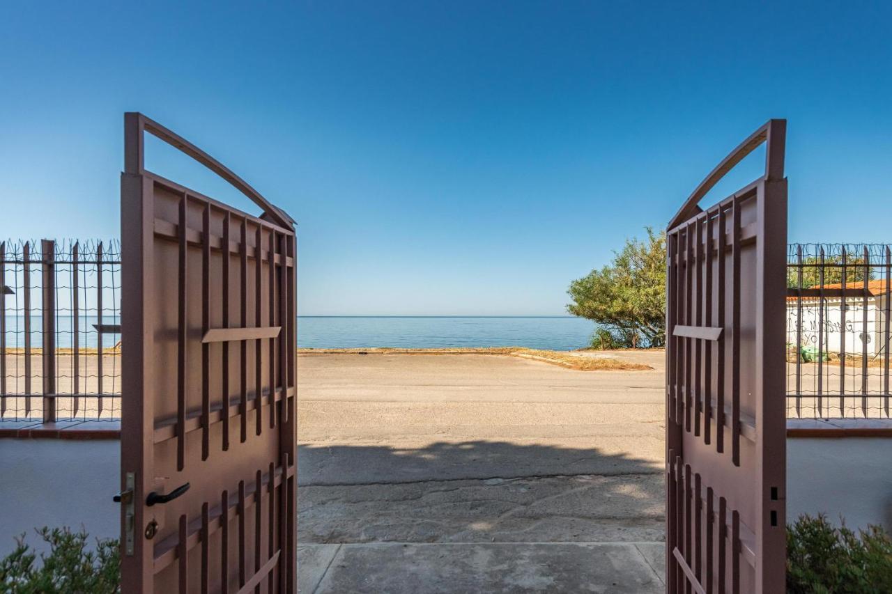 La Casa Davanti Al Mare Quartu SantʼElena Exterior foto